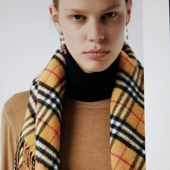 BURBERRY BANDANA  **SOLD** !!!! - Picture 4 of 9